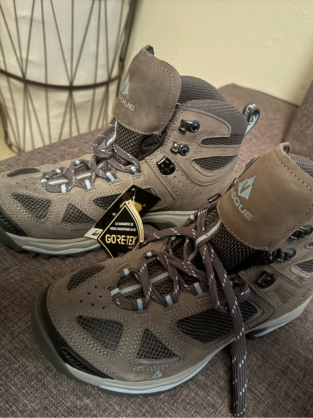 VASQUE GORE-TEX HIKING BOOTS - WOMEN'S NWT